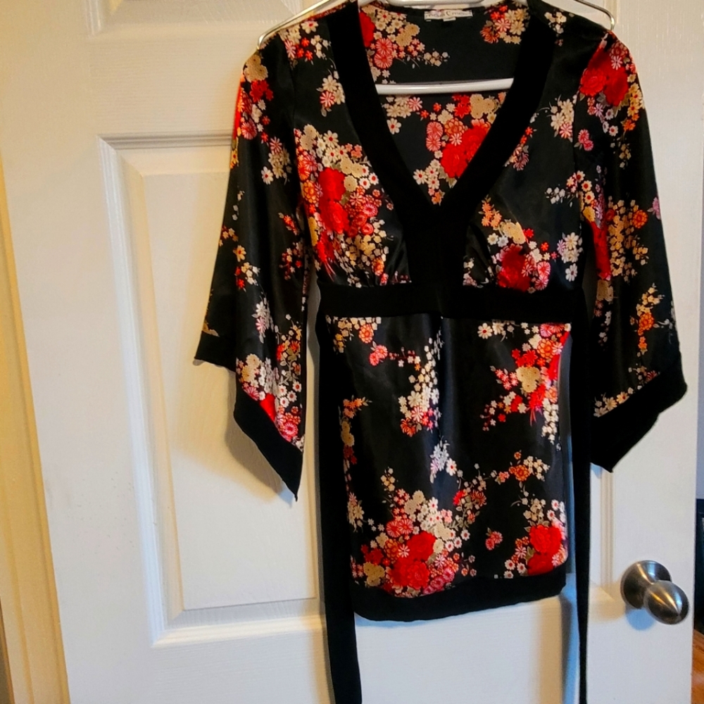 Pretty Moa Moa floral blouse